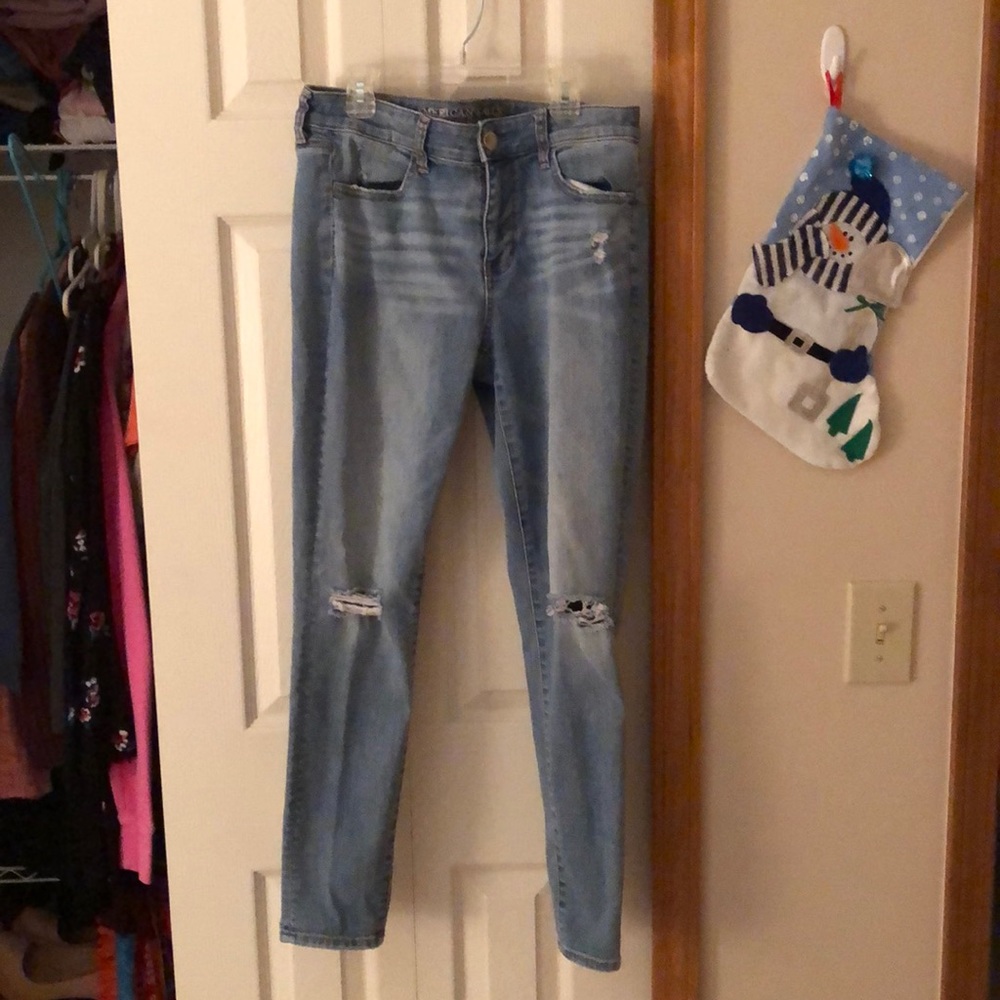 HIGH RISE AMERICAN EAGLE JEANS (cute!)